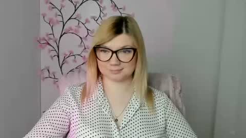 Snapshot of molly_moree chatting on April 2026 12:29:02 PM Molly online show from April 2026 12:29:02 PM