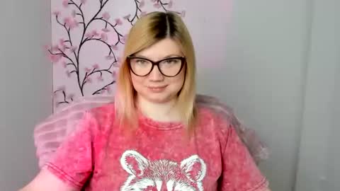 Snapshot of molly_moree chatting on May 2026 05:45:02 AM Molly online show from May 2026 05:45:02 AM