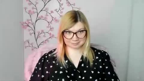 Snapshot of molly_moree chatting on May 2026 02:45:01 PM Molly online show from May 2026 02:45:01 PM