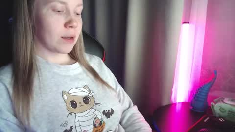 I have new photos come and see with love Molly online show from December 2025 06:36:02 PM