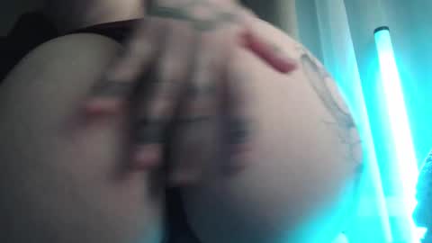 I have new photos come and see with love Molly online show from January 2026 09:42:01 PM