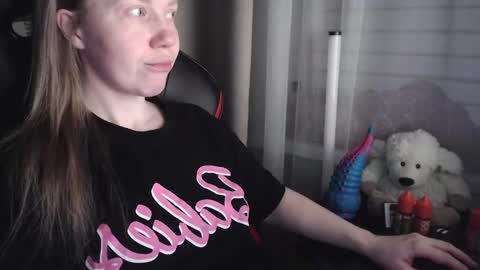 I have new photos come and see with love Molly online show from February 2026 02:33:01 PM