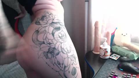 I have new photos come and see with love Molly online show from April 2026 07:57:01 AM