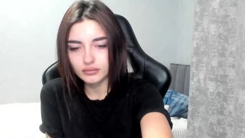 Molly online show from November 2025 07:46:02 PM