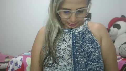 Snapshot of mollybunny01 chatting on February 2025 02:31:01 AM Molly Bunny online show from February 2025 02:31:01 AM