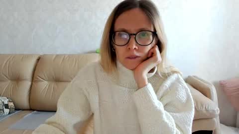 Snapshot of mollystory chatting on March 2025 08:13:01 AM AngelMomm online show from March 2025 08:13:01 AM