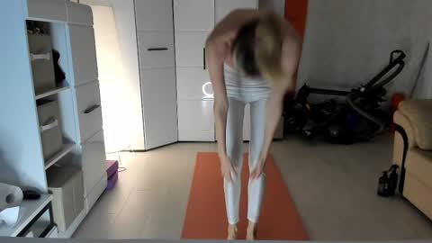 Snapshot of mollystory chatting on March 2025 06:39:02 AM AngelMomm online show from March 2025 06:39:02 AM