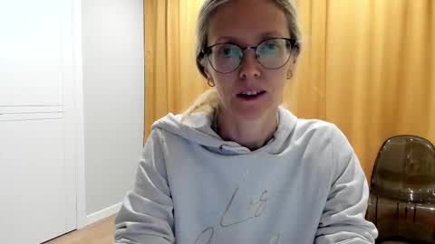 Snapshot of mollystory chatting on October 2025 06:47:01 AM AngelMomm online show from October 2025 06:47:01 AM