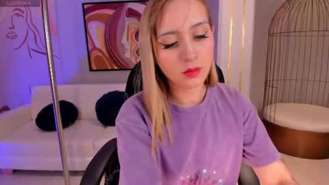 Snapshot of mollysunders_ chatting on June 2026 08:23:01 PM Molly Sunders online show from June 2026 08:23:01 PM