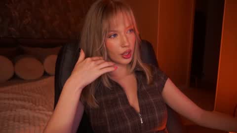 mollyymayy online show from August 2026 01:40:01 AM