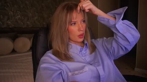 mollyymayy online show from August 2026 03:23:02 AM