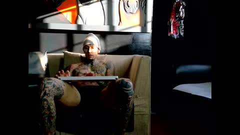 Snapshot of molotov_explosive chatting on October 2025 09:31:01 PM Molotov online show from October 2025 09:31:01 PM