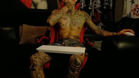 Snapshot of molotov_explosive chatting on November 2025 01:17:02 AM Molotov online show from November 2025 01:17:02 AM