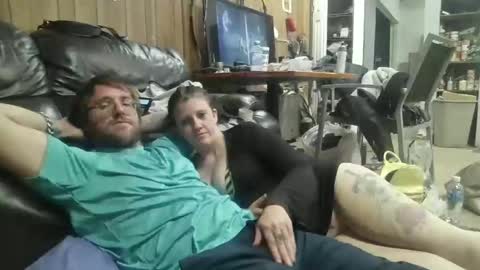 Molotovfoxtail online show from November 2025 07:52:02 AM