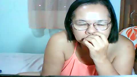 Snapshot of mombastic55 chatting on May 2026 10:14:02 PM mombastic55 online show from May 2026 10:14:02 PM