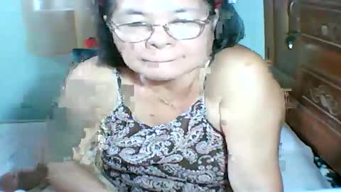 Snapshot of mombastic55 chatting on May 2026 08:00:01 AM mombastic55 online show from May 2026 08:00:01 AM