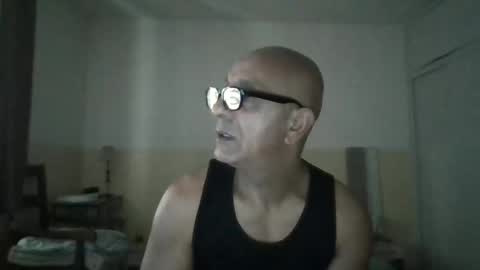 moment71200 online show from November 2025 11:54:02 AM