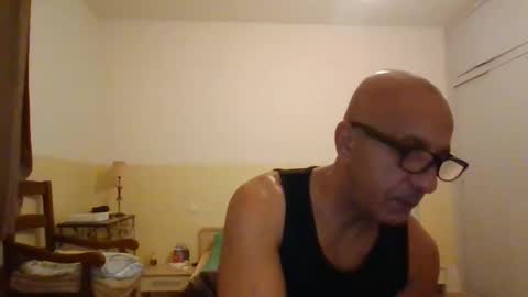 Snapshot of moment71200 chatting on November 2025 12:05:02 PM moment71200 online show from November 2025 12:05:02 PM