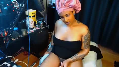 MOMMI SH3DEVIL online show from April 2026 06:05:01 PM