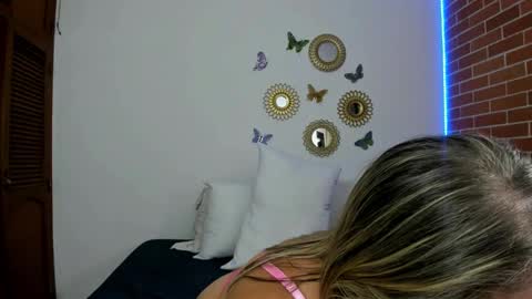 Snapshot of mommy_boobs_ chatting on December 2024 11:43:02 PM Maja online show from December 2024 11:43:02 PM