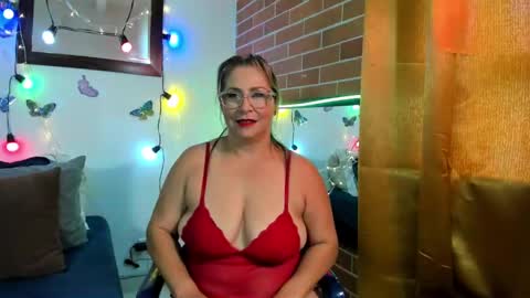 Snapshot of mommy_boobs_ chatting on March 2025 04:44:01 PM Maja online show from March 2025 04:44:01 PM