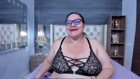 Snapshot of mommy_cute chatting on July 2026 02:57:02 AM Jelitza online show from July 2026 02:57:02 AM