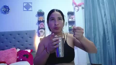 Snapshot of mommy_dulce chatting on June 2026 01:04:01 AM ANDREA online show from June 2026 01:04:01 AM