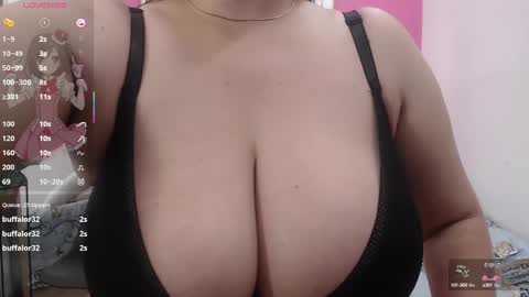 Snapshot of mommyissuess_ chatting on February 2025 02:56:02 AM Daphne  online show from February 2025 02:56:02 AM