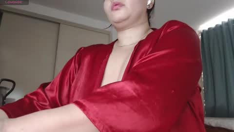 Daphne  online show from November 2025 03:34:01 PM