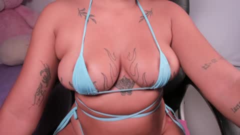 Momo  online show from April 2026 04:13:02 AM