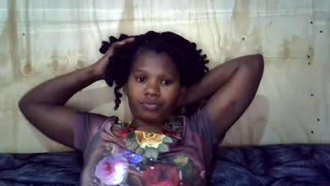 Snapshot of momsdoll chatting on July 2026 07:21:01 AM momsdoll online show from July 2026 07:21:01 AM