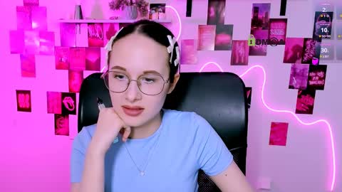 Snapshot of mona_cloud chatting on April 2026 07:42:02 PM Mona online show from April 2026 07:42:02 PM