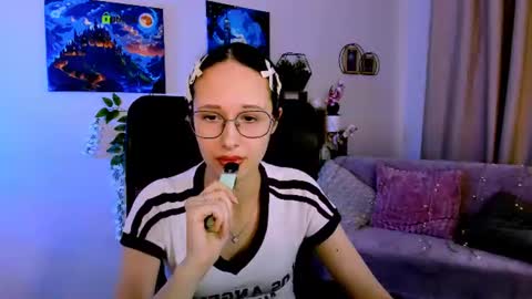 Snapshot of mona_cloud chatting on July 2026 08:38:02 AM Mona online show from July 2026 08:38:02 AM