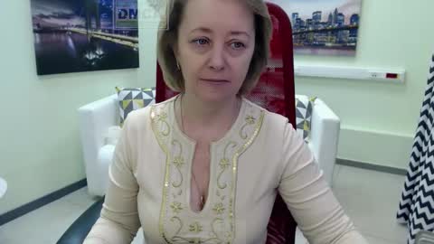 Snapshot of mona_w chatting on February 2026 05:15:01 AM Mona online show from February 2026 05:15:01 AM