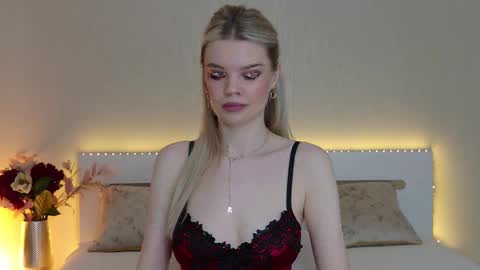 Monaxxx  online show from December 2024 01:14:01 PM