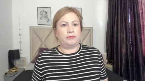 Snapshot of monicapink_ chatting on January 2026 12:31:02 PM Mony online show from January 2026 12:31:02 PM