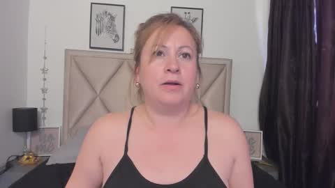 Snapshot of monicapink_ chatting on January 2026 07:11:01 PM Mony online show from January 2026 07:11:01 PM