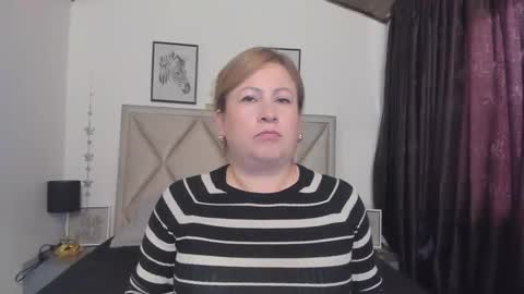 Snapshot of monicapink_ chatting on February 2026 12:04:02 PM Mony online show from February 2026 12:04:02 PM