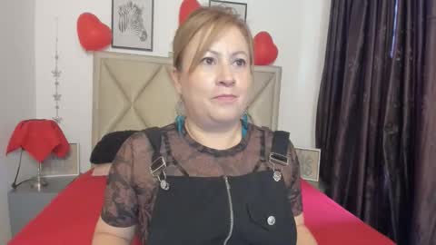 Snapshot of monicapink_ chatting on February 2026 12:11:01 PM Mony online show from February 2026 12:11:01 PM