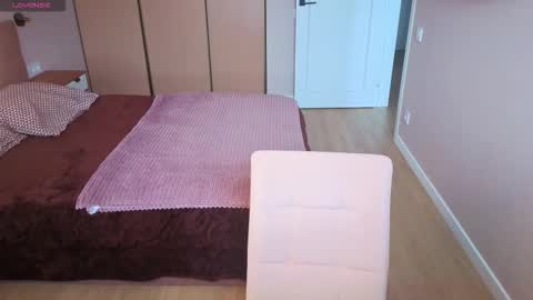 Snapshot of monikfoxy chatting on February 2026 04:10:02 AM Monik online show from February 2026 04:10:02 AM