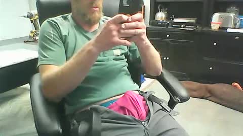 Snapshot of monkeypants04 chatting on June 2026 04:28:02 PM monkeypants04 online show from June 2026 04:28:02 PM