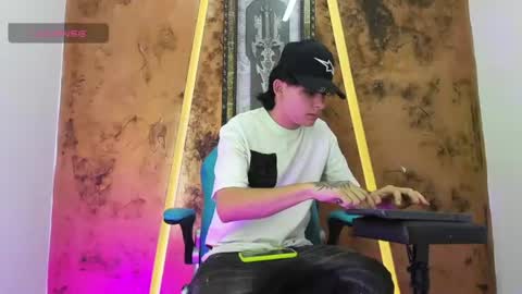monky_0002 online show from June 2026 12:36:02 PM