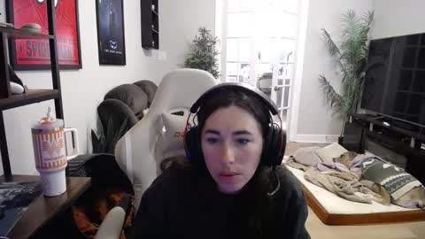 Snapshot of monstrumologist chatting on December 2025 01:00:01 AM Lydia Mooney online show from December 2025 01:00:01 AM