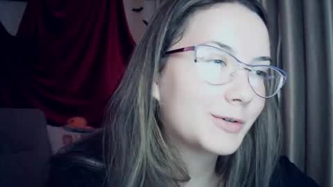 moodiemira online show from November 2025 07:03:01 PM