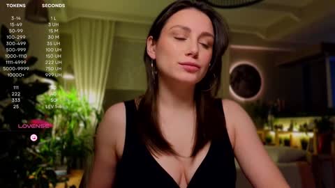 Luna  online show from January 2025 01:02:01 PM