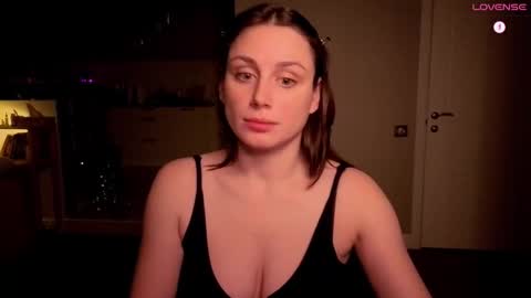 Luna  online show from November 2025 09:48:02 PM