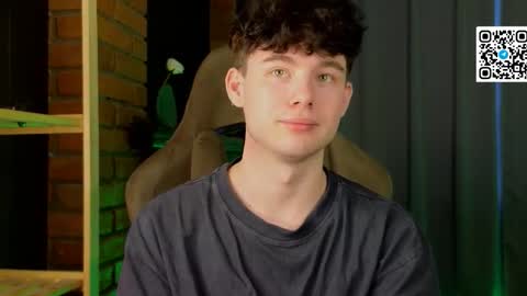 moon_gloww online show from March 2026 09:01:01 AM