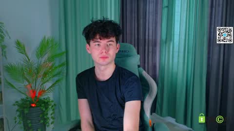 moon_gloww online show from April 2026 03:07:01 AM