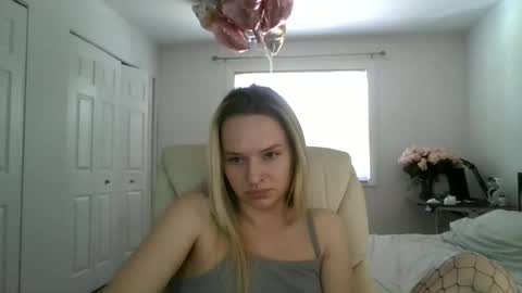 Snapshot of moon_light_girl chatting on May 2026 06:50:01 PM moon_light_girl online show from May 2026 06:50:01 PM