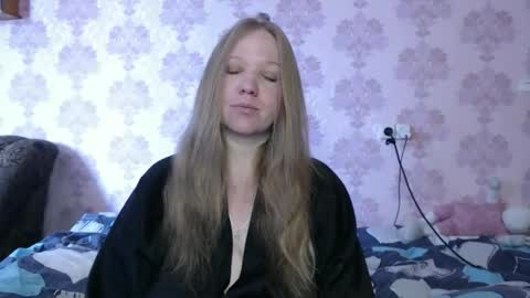 Snapshot of moon_linght000 chatting on June 2026 06:05:02 AM moon_linght000 online show from June 2026 06:05:02 AM